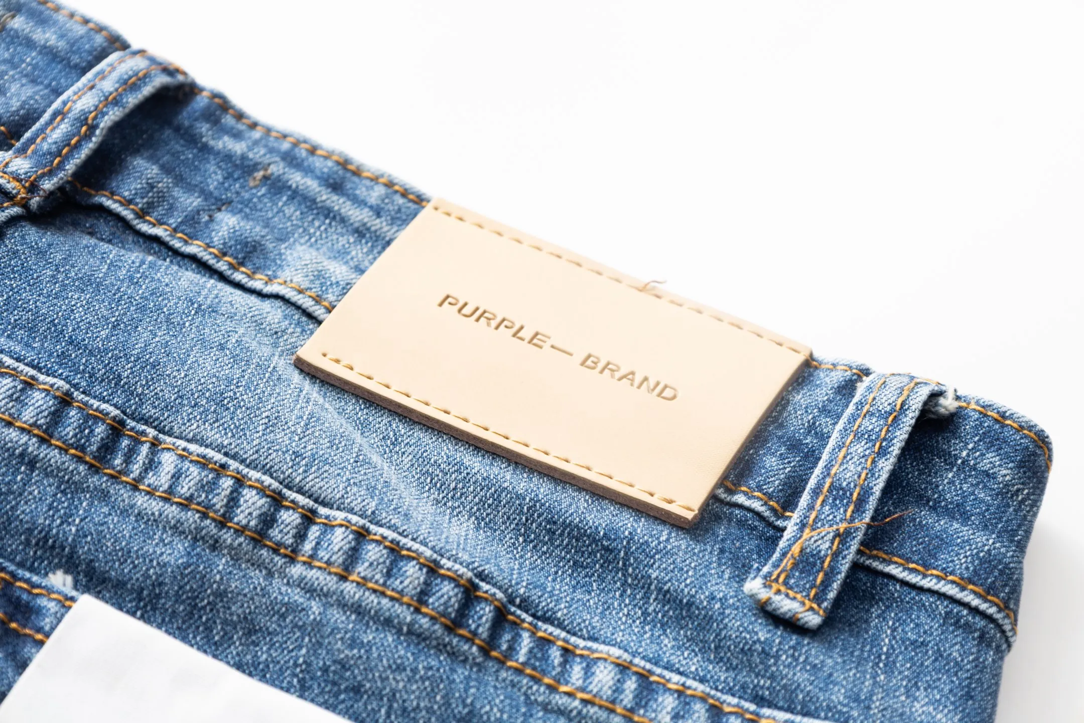 145 PURPLE BRAND 26 New Arrival bamboo ripped jeans for couples, loose and spicy, truly restores the ultimate Vintage texture, three-dimensional version, loose and comfortable, not picky about the figure, taller and slimmer, factory-made, original factory quality control, same style for men and women, can be matched with couples, Versatile recommended, must-have jeans for all seasons, fashionable people have been disappointed. From the quality selection of fabrics, the tailoring of details, and the matching of patterns, they are all impeccable! The upper body is so handsome when worn...it can be easily worn by men, women and children! The craftsmanship is made of heavy-duty washed pure cotton denim fabric. After washing, it is soft and thick. It is very stylish when worn on the body. Color: Blue Style number: # Size: 28 30 32 34 36